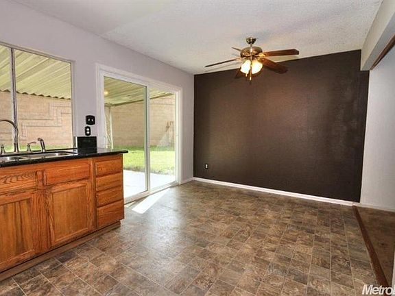 5th image of 8958 Salmon Falls Dr