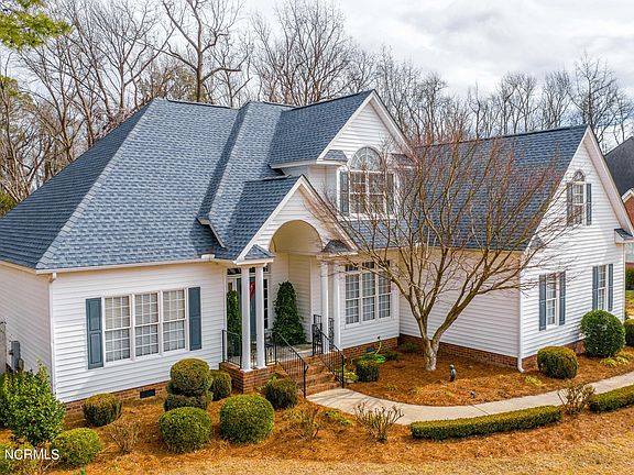 2nd image of 2401 Royal Dr