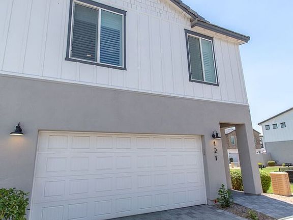 4th image of 3030 N 38th St #121