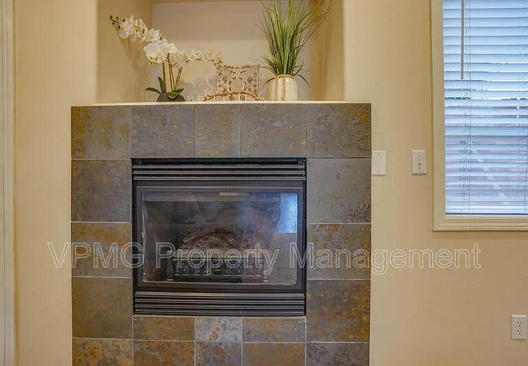 5906 NE 56th St — Photo 7
