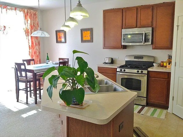 753 Summit Ln, Vernon Hills, IL 60061