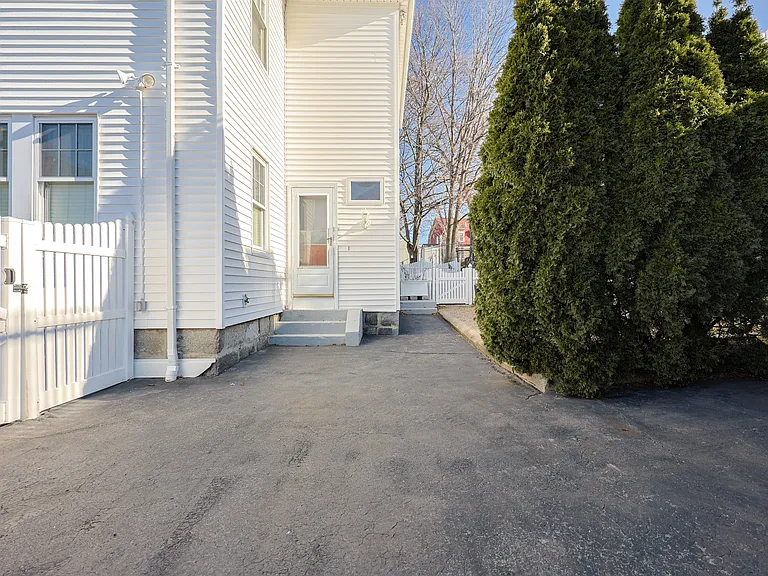 52-54 Clarence St #1 — Photo 50