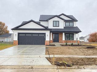 308 Hawks Nest Dr, Chatham, IL