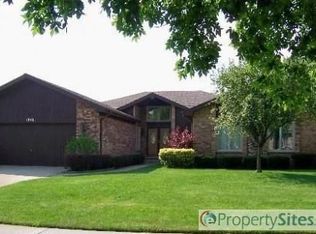 1048 Bette Ln, Glenview, IL 60025