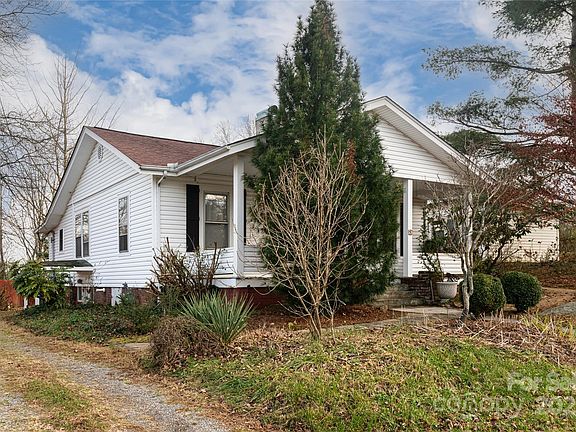 3rd image of 40 Jonestown Rd