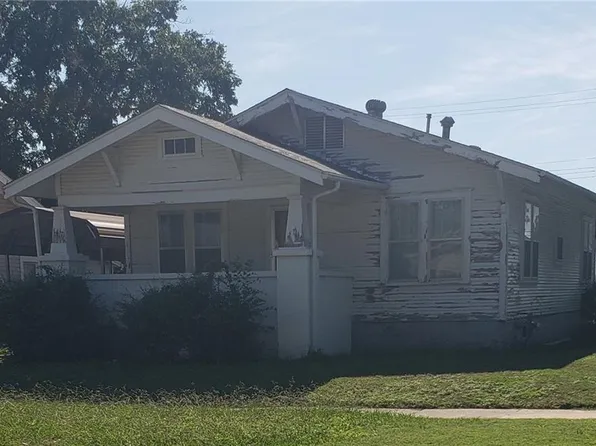 1217 W 5th St, Coffeyville, KS 67337