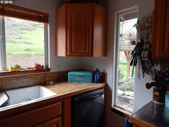 5th image of 12736 N Umpqua Hwy