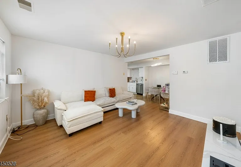 133 Port Ave — Photo 11
