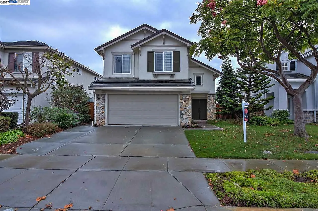 36190 Crystal Springs Dr photo 1