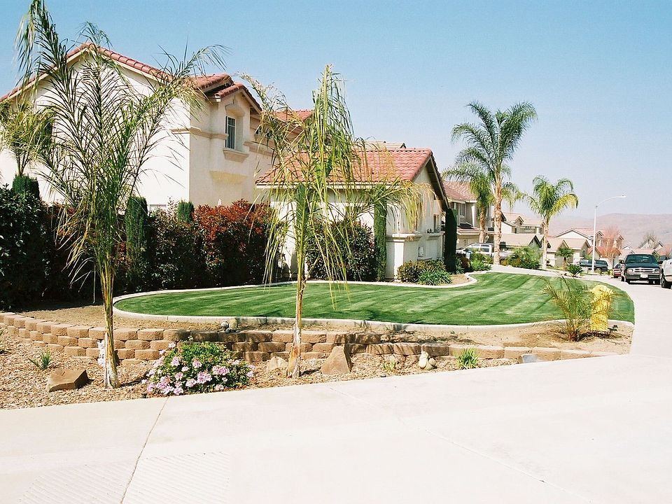 Corner lot (view of front yard)