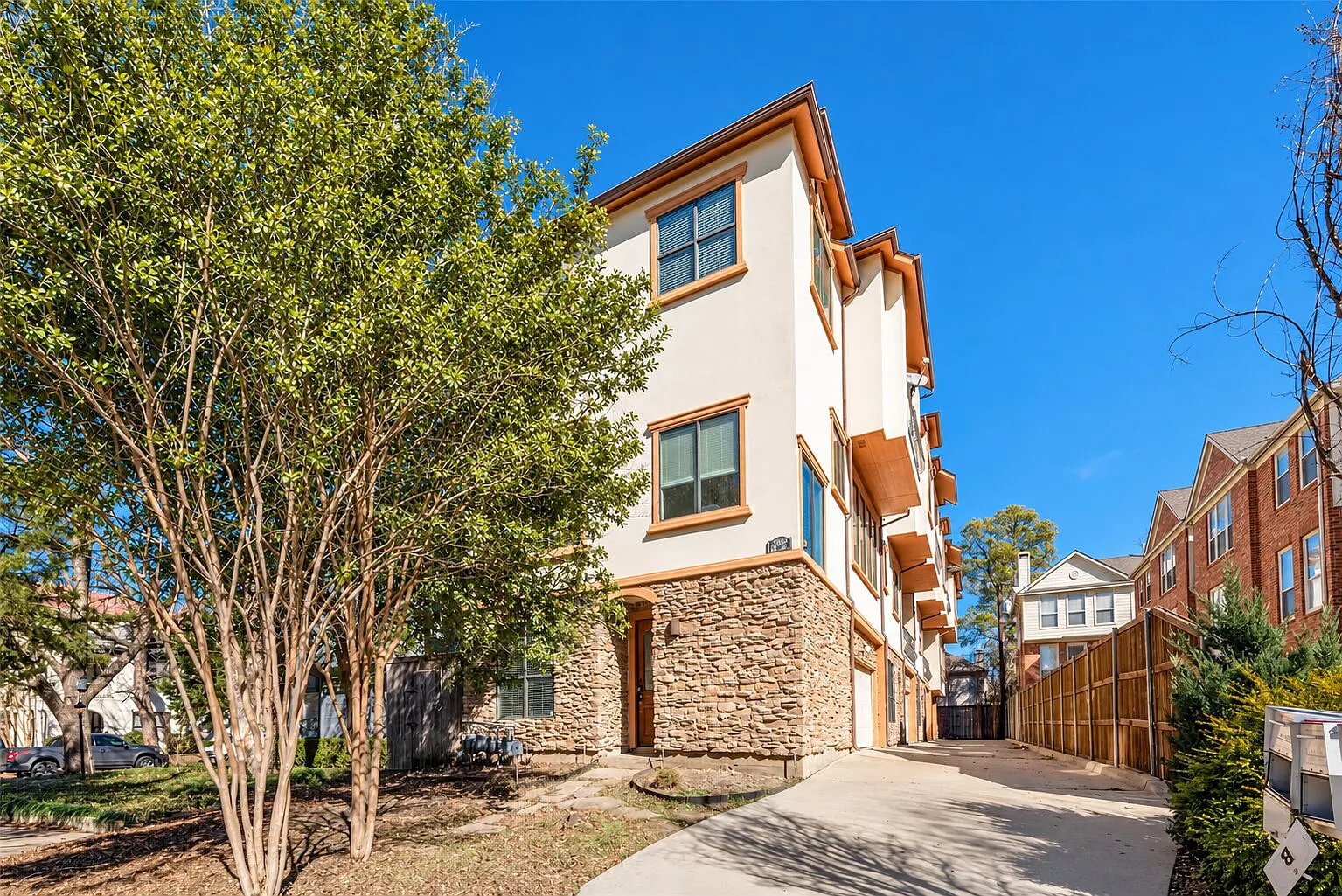 3 bed, 2.5 bath, 2266 sqft, $3,990 — Photo 1