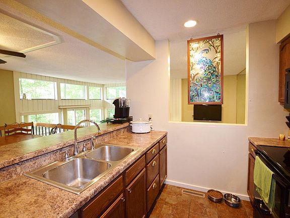 4th image of 9457 S Pointe Lasalles Dr
