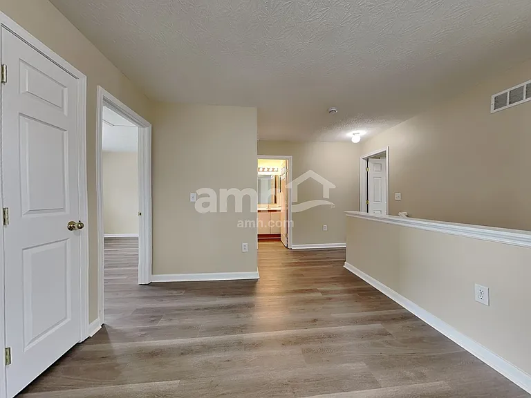 1023 Canterbury Ln — Photo 10