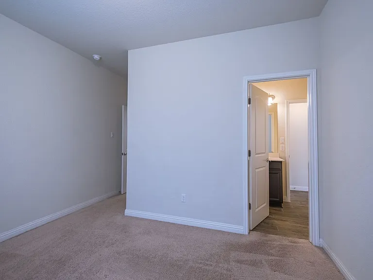 16009 Canberra Trl — Photo 6