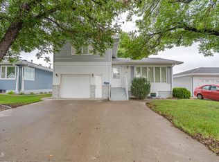 919 S 17th St, Bismarck, ND 58504