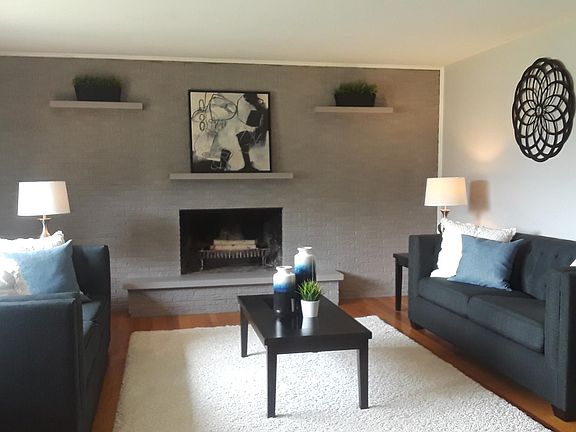 Living Room. 23'x17'
