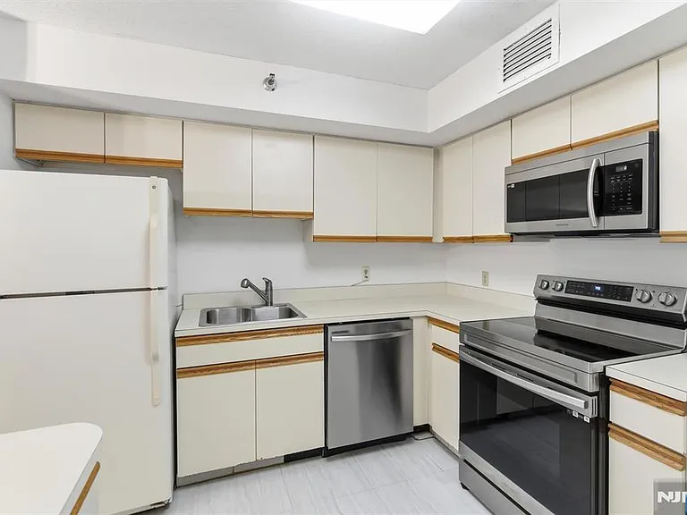 316 Prospect Ave — Photo 8