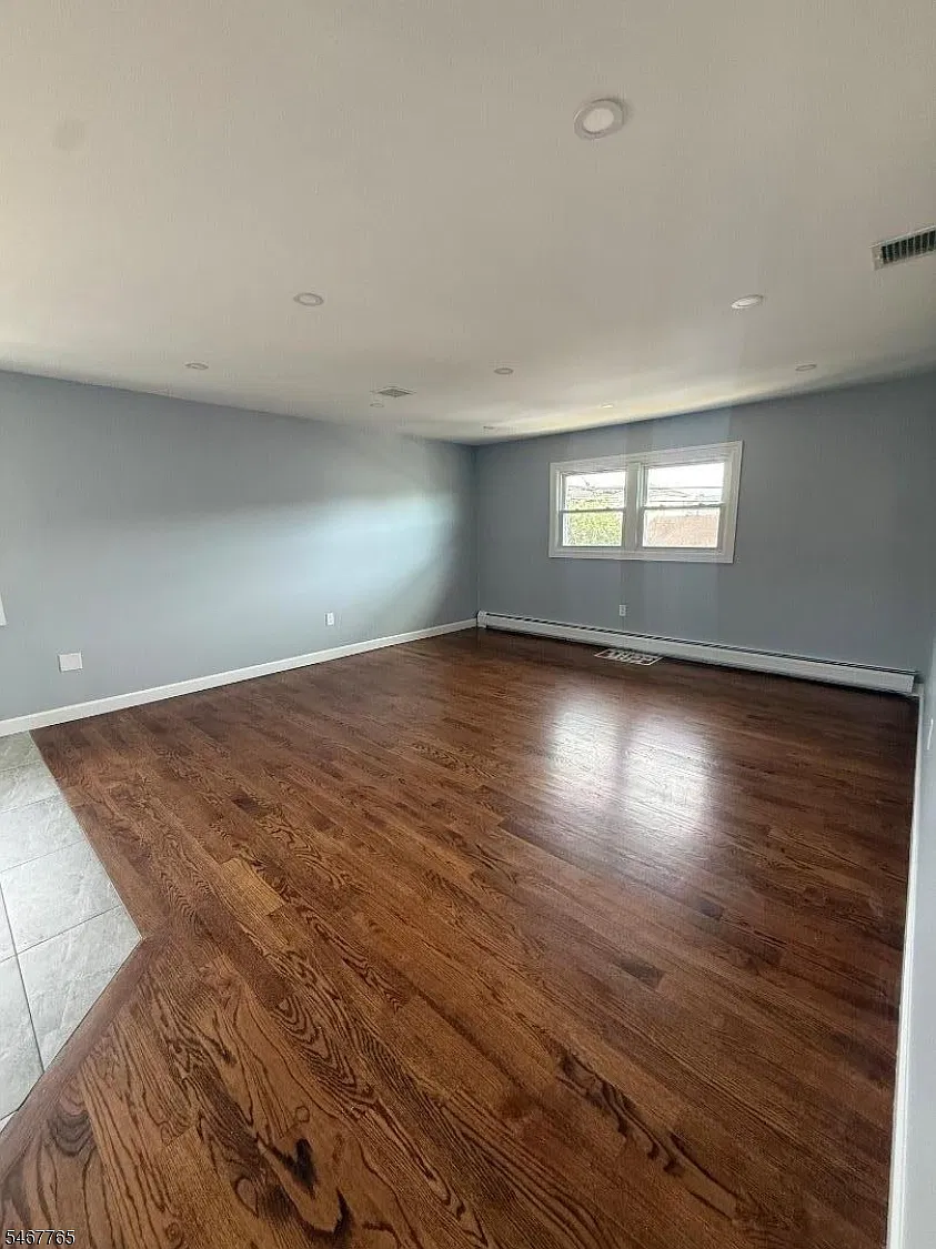 3 bed, 1.0 bath, $2,500 — Photo 2