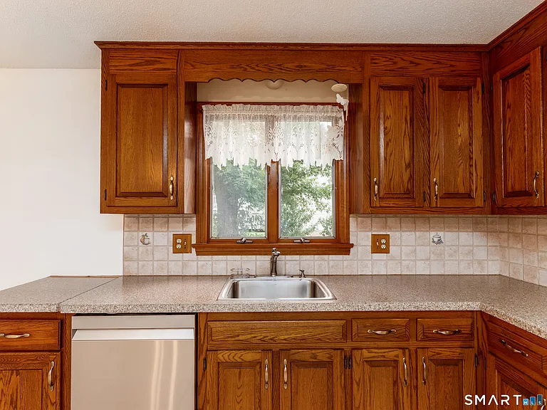 115 Brandegee Ln — Photo 11