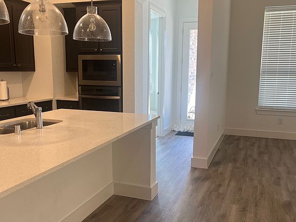 5th image of 3083 Aqueduct Ave