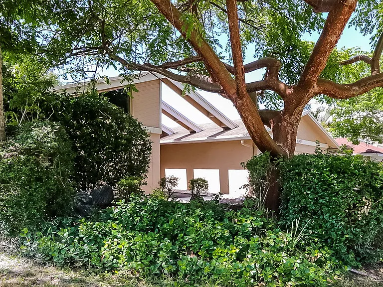 6398 Amberwoods Dr — Photo 4