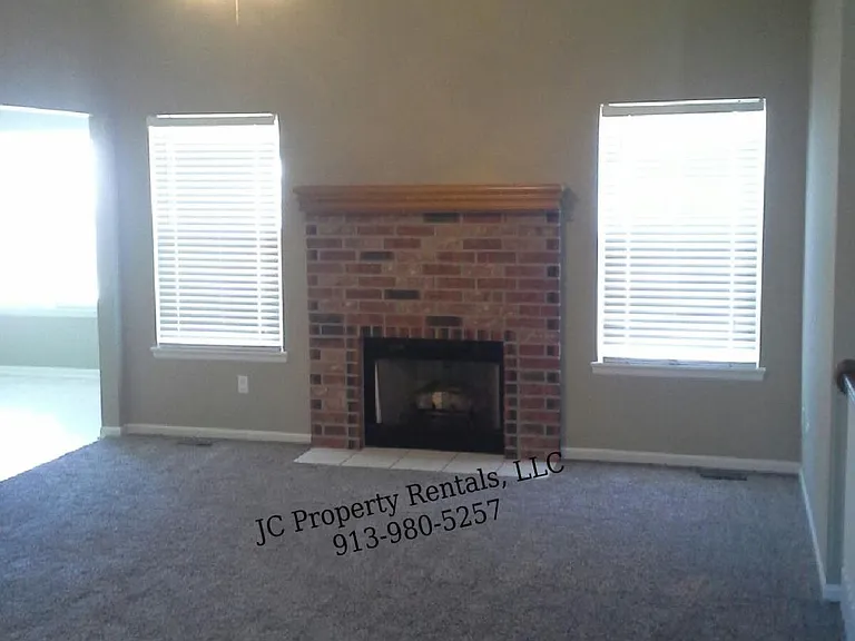 936 Witch Hollow St — Photo 2