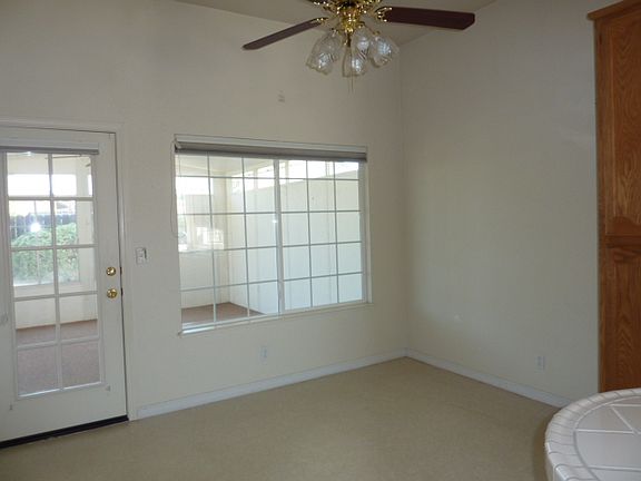5th image of 916 South Willow Ave