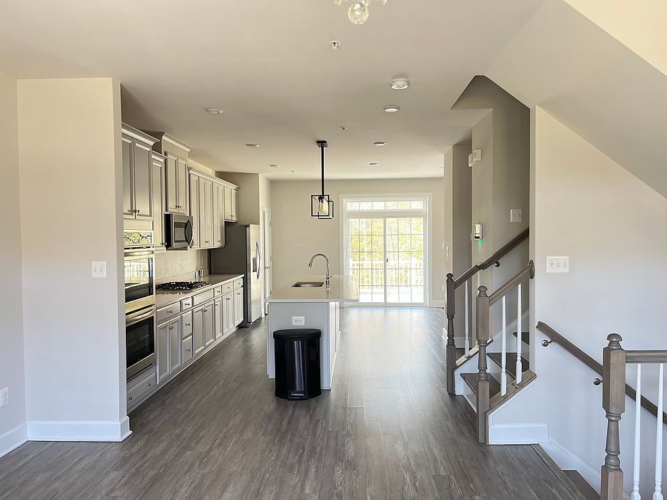 2nd image of 2705 Golden Gate Pl