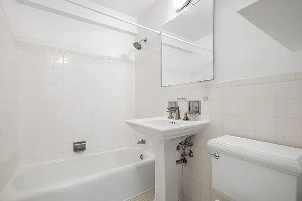 Rented by Compass | media 9