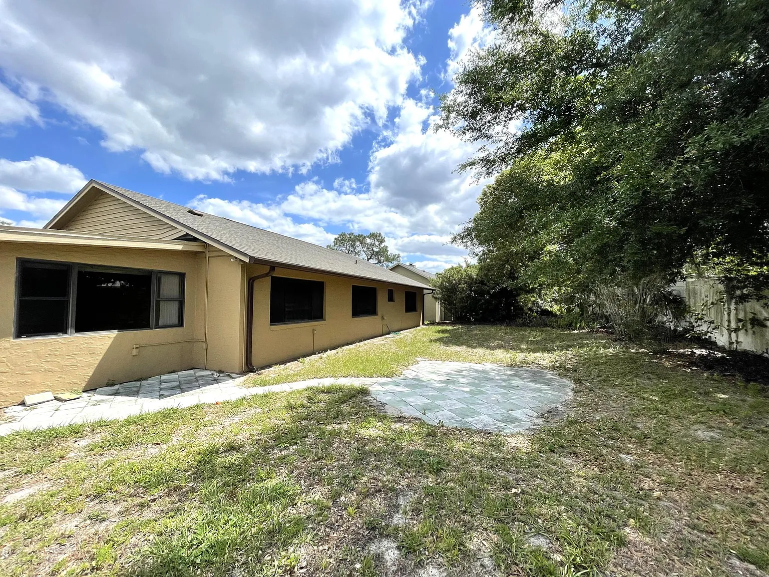 3 bed, 2025 sqft, $2,200 — Photo 4