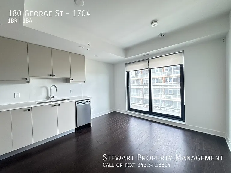 180 George St #1704 — Photo 12