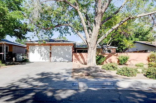 1316 Espejo St NE Photo 1