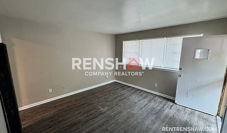 1072 S Willett St — Photo 2