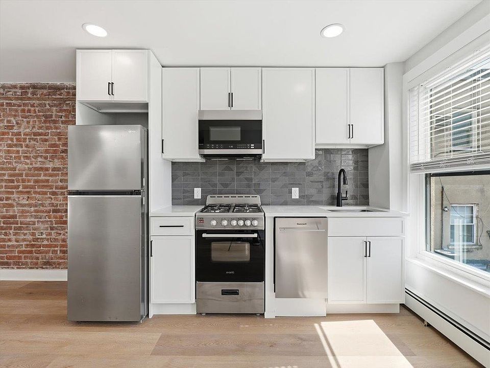 1st image of 107 7th St Floor 3