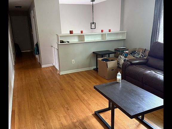 3rd image of 113 Craig Cir