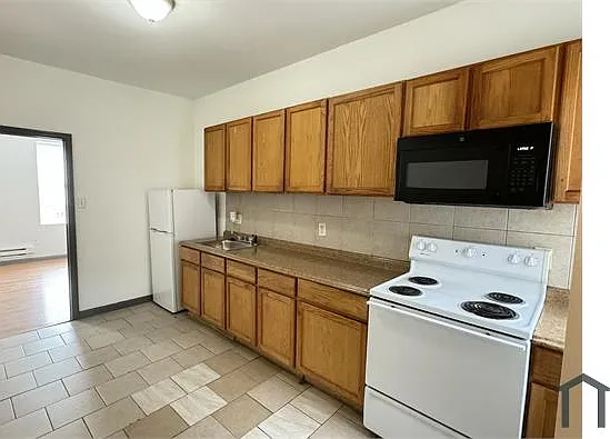 2 bed, 900 sqft, $1,075 — Photo 2