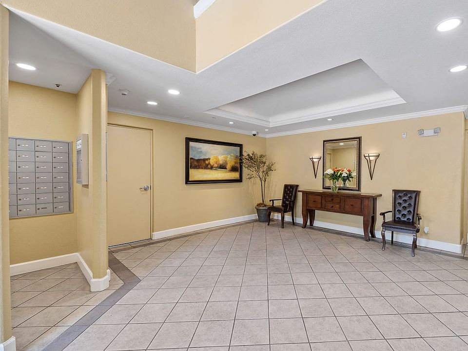 Lobby at the Villagio Apartment in Northridge, CA. Gorgeous landscaping and beautiful architecture, the Villagio's Italian villa feel begins from the outside and works its way in.