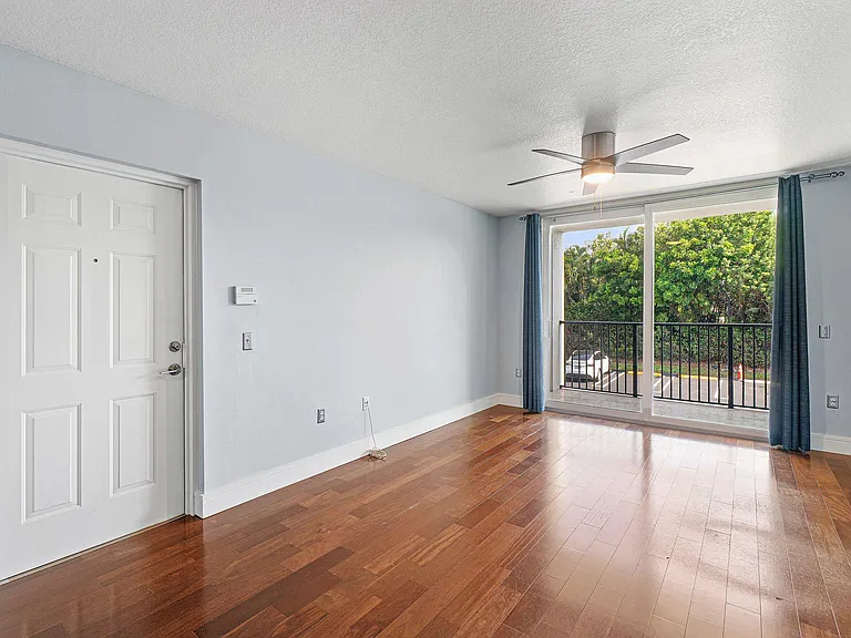 1013 Villa Cir — Photo 7