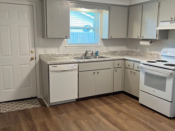 3rd image of 813 SE G St APT A