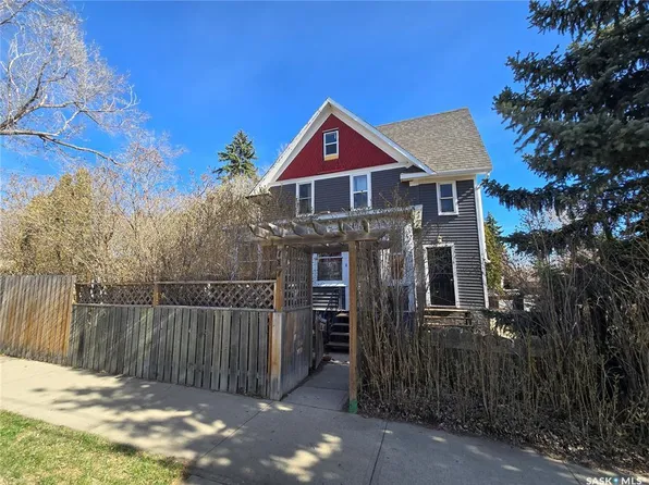717 Coteau Ave, Weyburn, SK S4H 0G9
