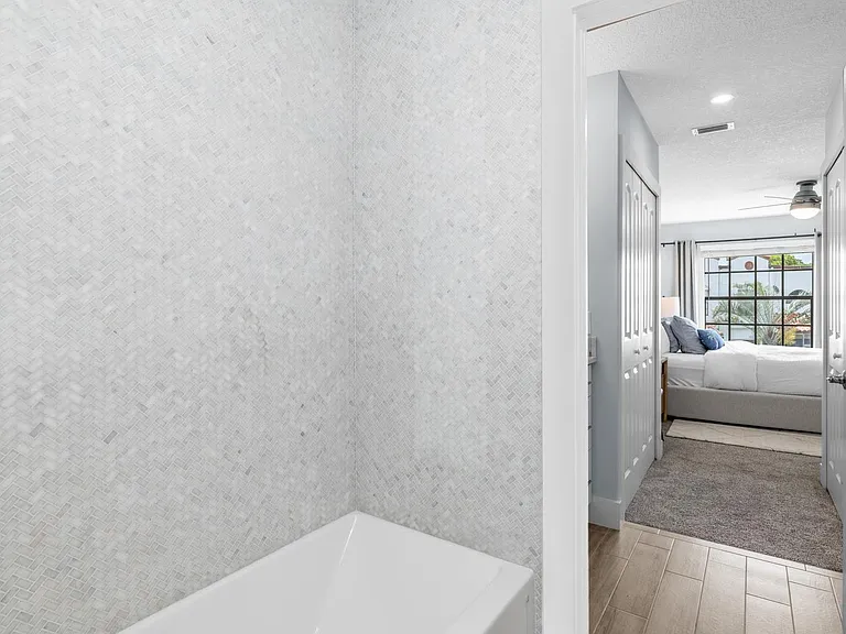 13549 Fountain View Blvd — Photo 35