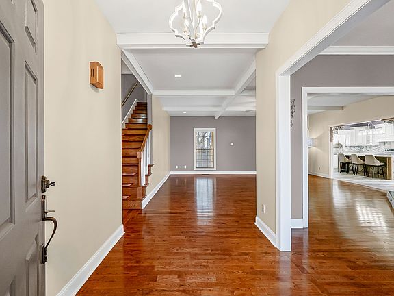 3rd image of 330 Martin Pl