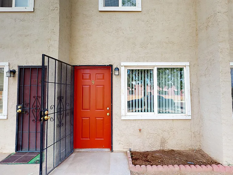 Updated 2 Bedroom Town Home Apt. in the Sawmill District — Photo 32