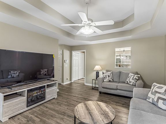 3rd image of 1706 Hillview Dr
