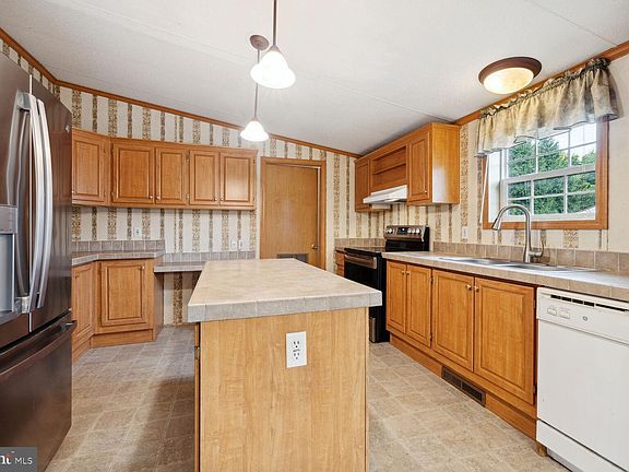 4th image of 16816 Longfellow Ct Unit 658