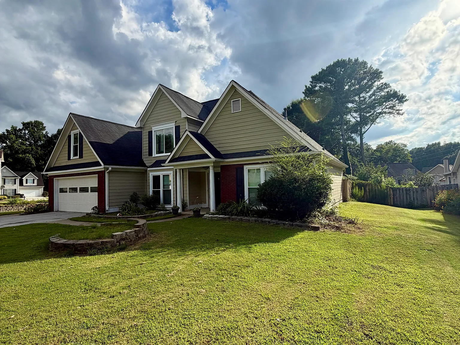 4 bed, 2.5 bath, 2370 sqft, $2,650 — Photo 4