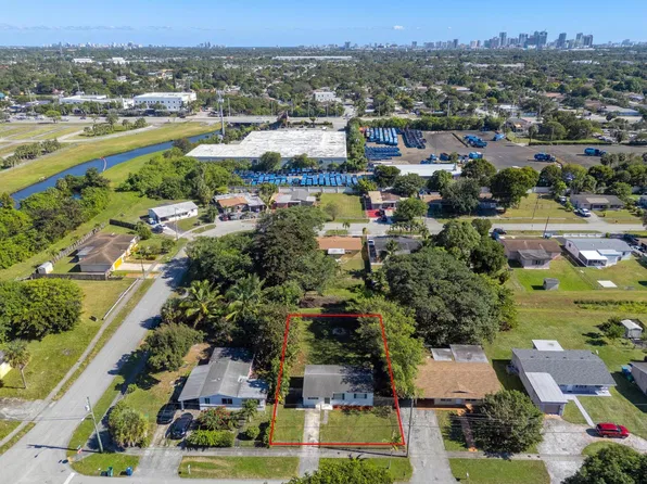 880 NW 33rd Terrace NW, Lauderhill, FL 33311