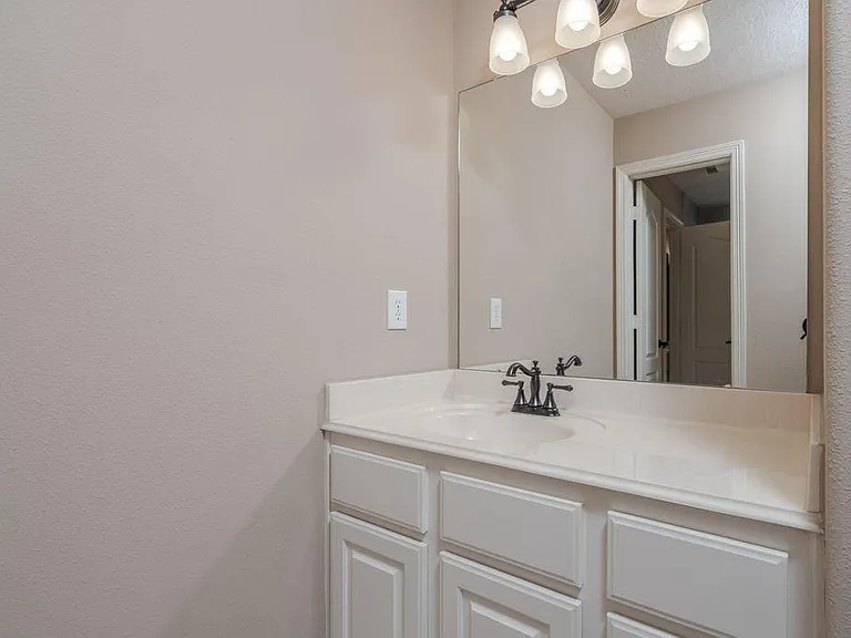 12406 Santiago Cove Ln — Photo 23