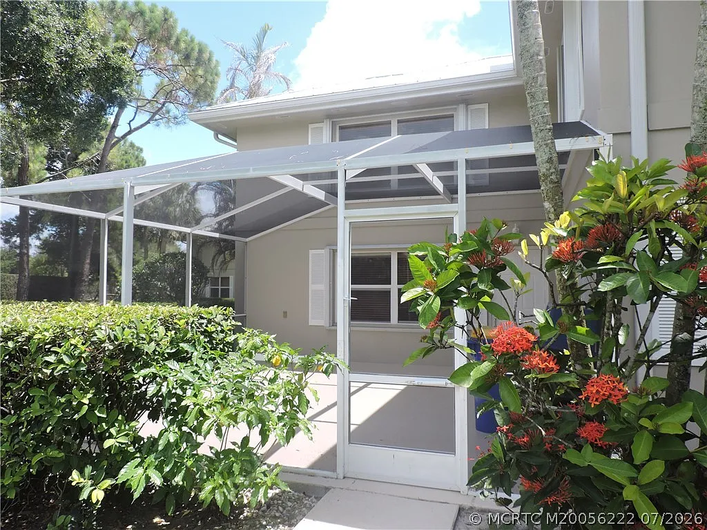 2 bed, 2.5 bath, 1374 sqft, $2,300 — Photo 2