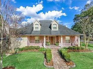 8901 Darby Ln, River Ridge, LA 70123